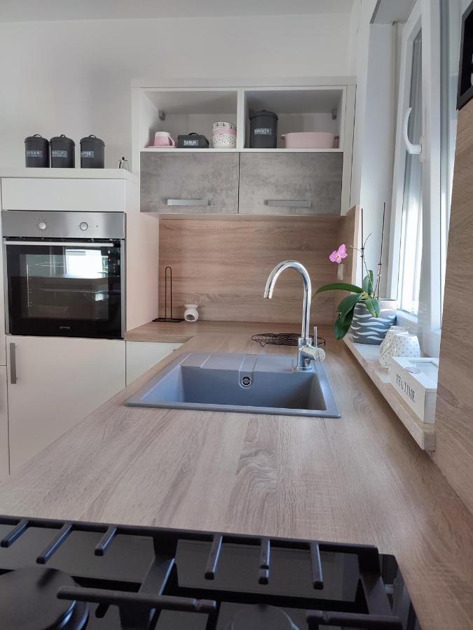 Nina Apartment Pula Luaran gambar
