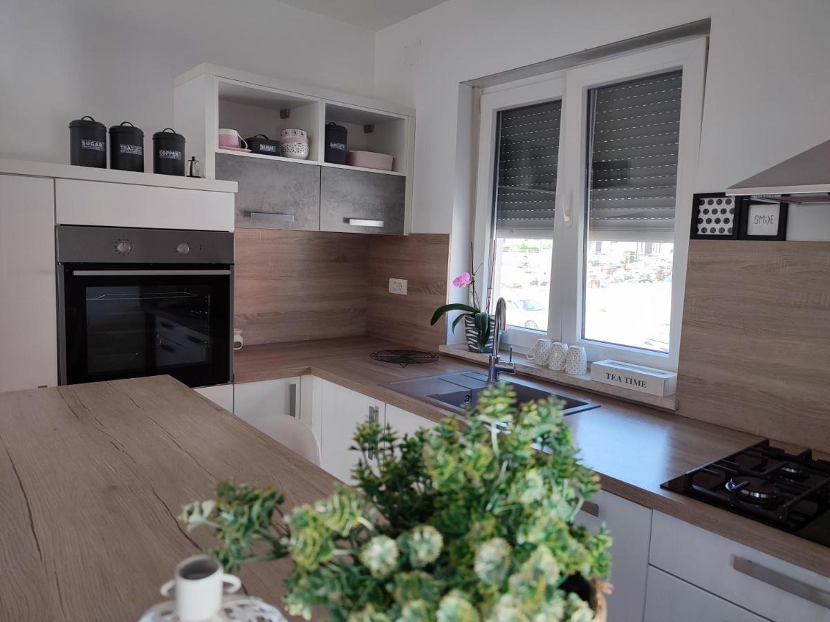 Nina Apartment Pula Luaran gambar